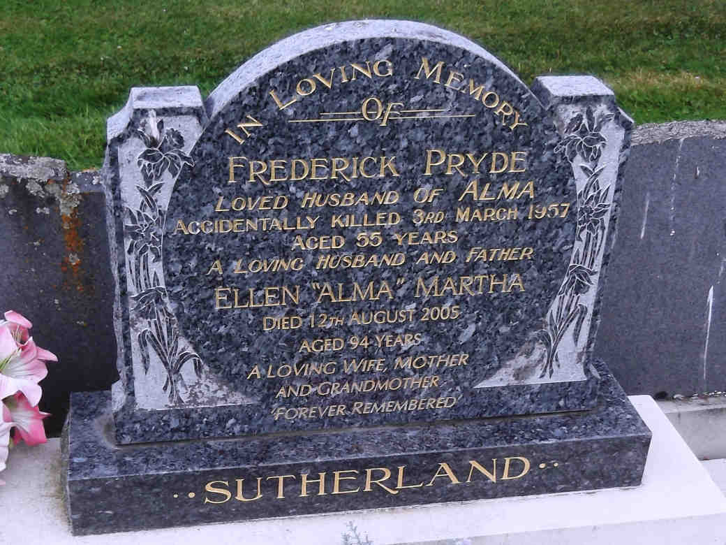 Photo of headstones/Frederick Pryde Sutherland d 1957 hdstn Dunedin